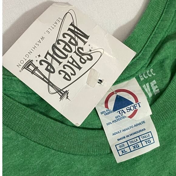 NWT Space Needle x ECCC T-Shirt – Green Bigfoot Sci-Fi Graphic – Size XL - Picture 4 of 8